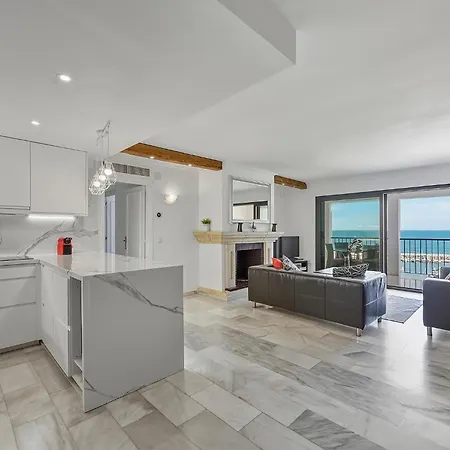 Puerto Banus Penthouse With Panoramic Sea Views *