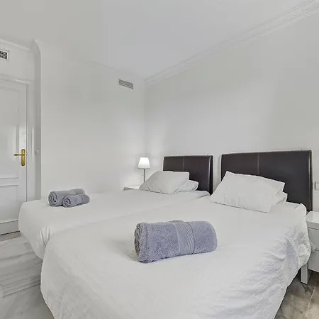 Puerto Banus Penthouse With Panoramic Sea Views 公寓 马尔韦利亚