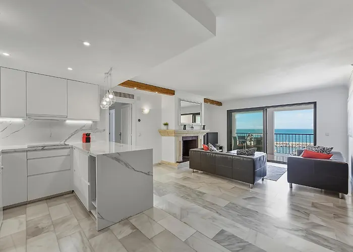 Puerto Banus Penthouse With Panoramic Sea Views *